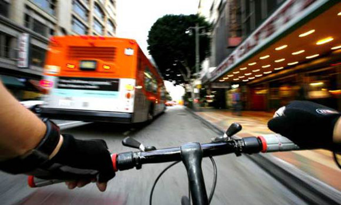 Bicicletas e automóveis – facilitar a coabitação
