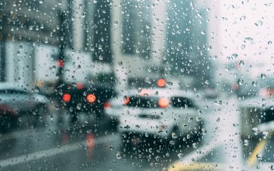 Quatro perigos da chuva no que concerne automóveis e motoristas